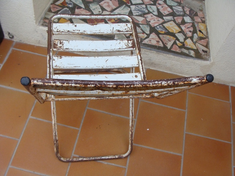 identification ancienne chaise pliante métallique Dsc08610