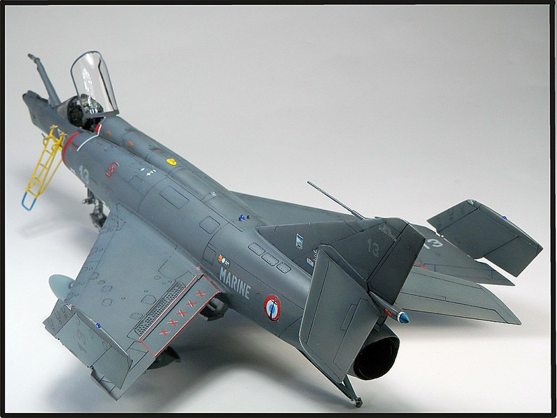 Etendard IVM - Heller au 1/48e Pa152528