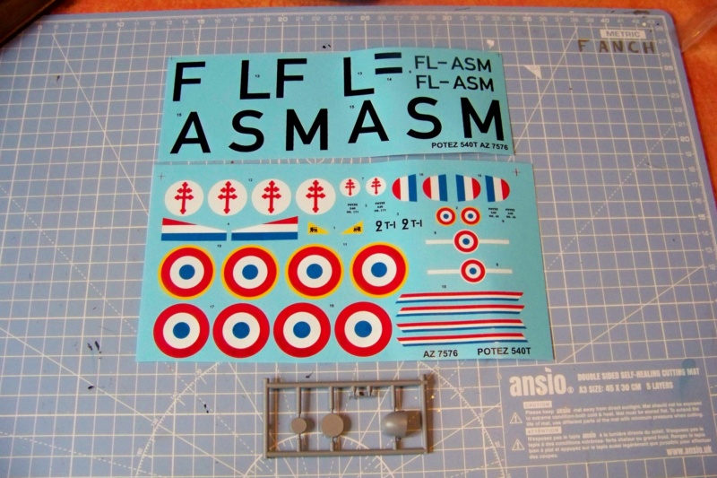 1/72: Potez 540 T (AZ-Model/Heller ) Fil rouge 2019 *** Terminé en pg 5 100_5143