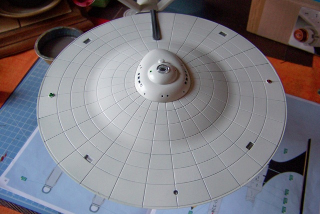 NCC 1657 (Revell 1/600) FINI - Page 2 100_5389