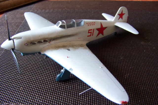 1/48 Yak-1 Modelsvit 1/48 Défi Passion ** Terminé en pg 4 - Page 4 100_6349