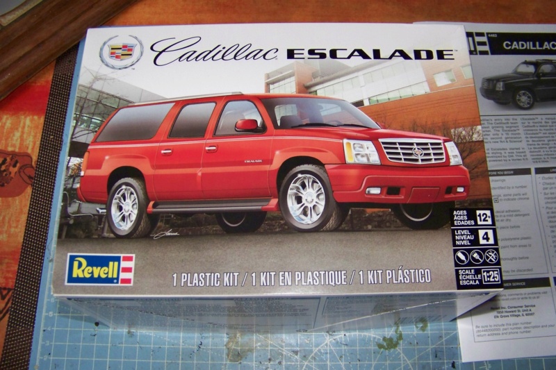 1/25 Cadillac Escalade Revell 100_8623