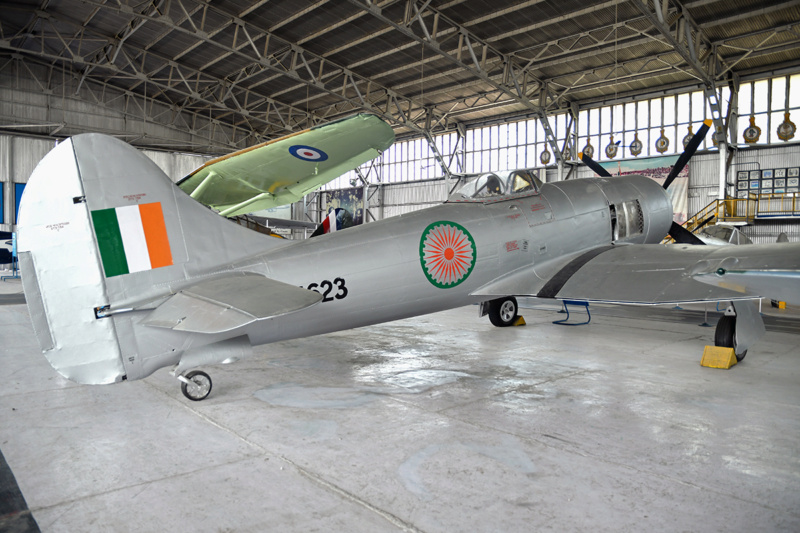 *1/48     Hawker Tempest II RIAF 1947/49     Special.Hobby   FINI R9cf2510
