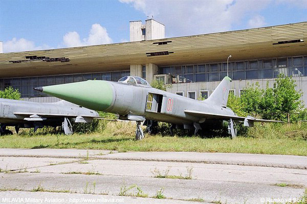 1/72 Sukhoi 15 A   Trumpeter. ( Les 10 ans du forum ) Su-15-10