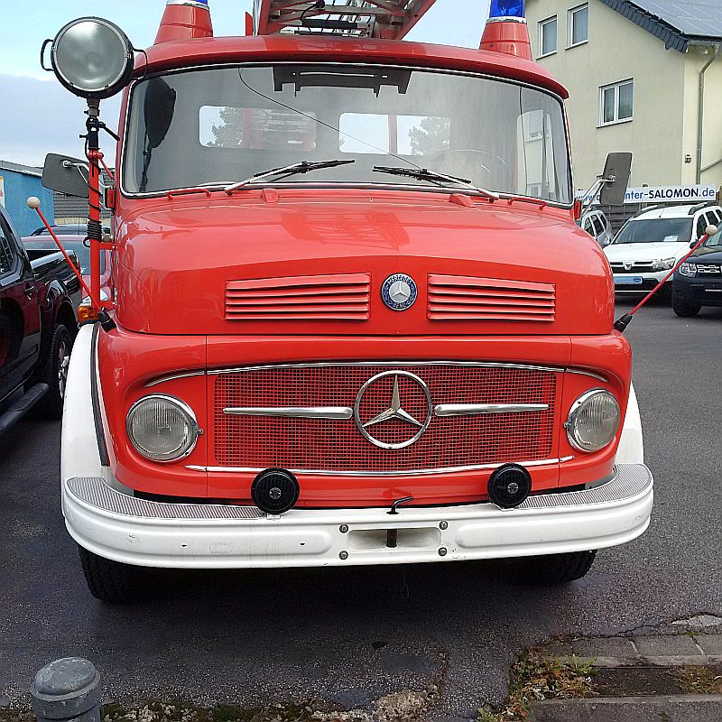 Mercedes-Benz 710 Drehleiter - auf dem Parkplatz schnappgeschossen Img_2023