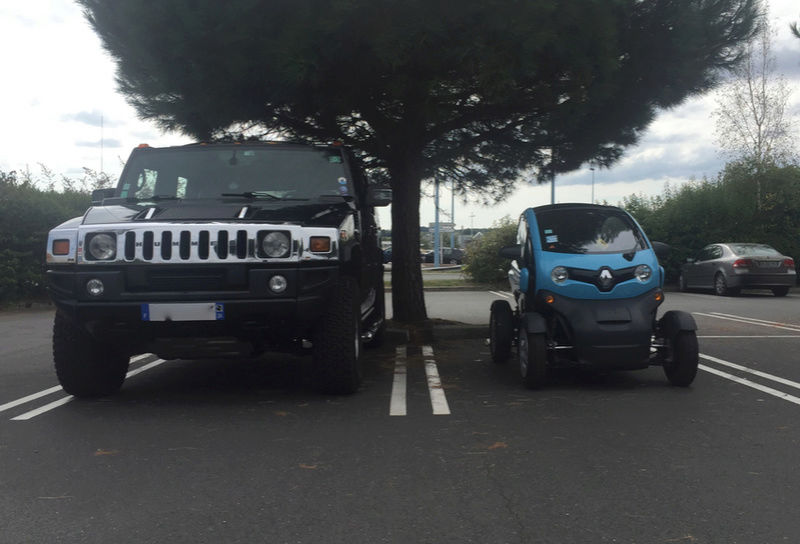 Rencontre improbable avec une Twizy ... hummer Captur38