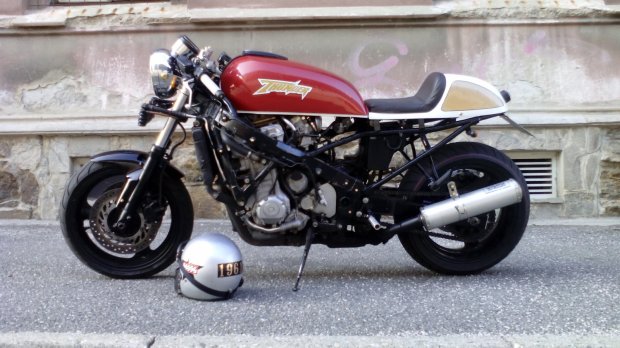 Стритфайтер Хонда CB 400 Cafe Racer