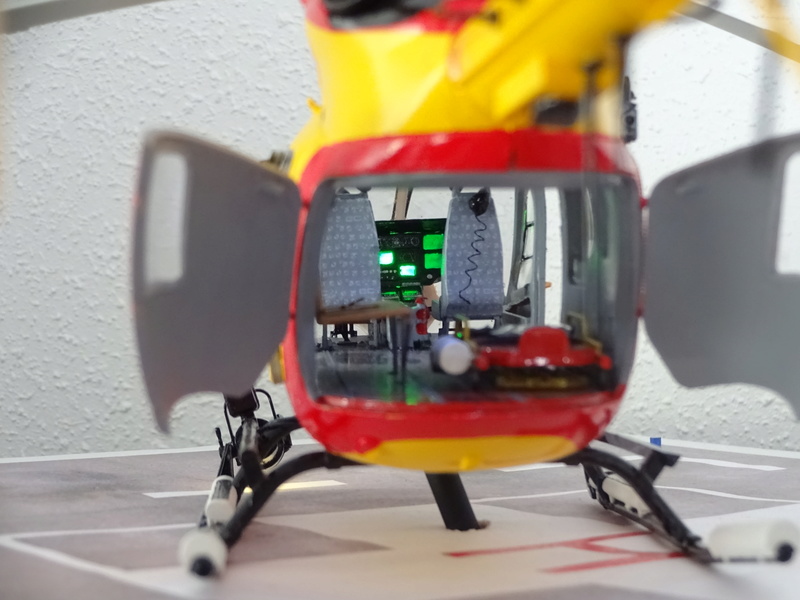 [Revell] EC145 Sécurité Civile 1/32 avec éclairage Led Dsc03740