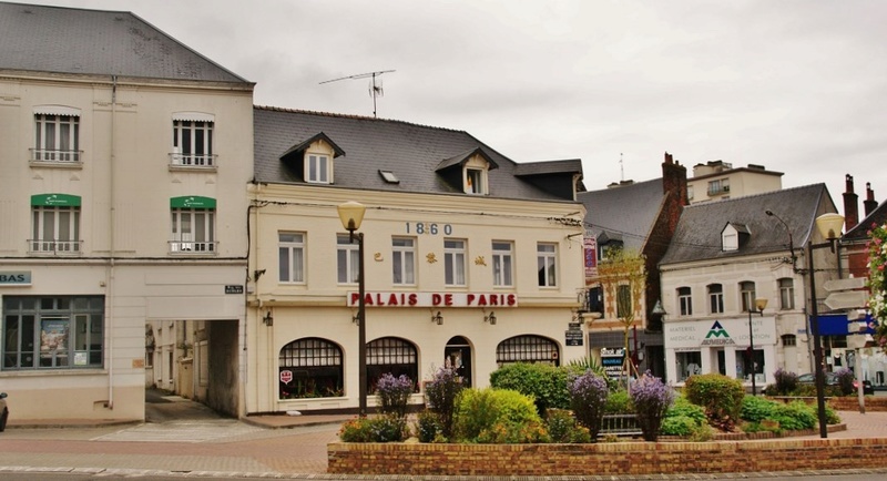Par ordre alphabétique, des villes et des villages . - Page 14 A_hirs10