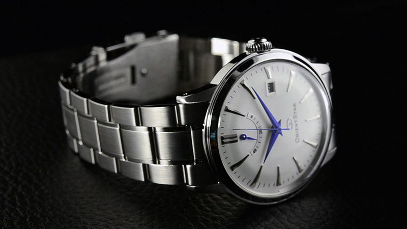Choix d'une montre avec cadran blanc et aiguilles bleues - Page 4 Sel05011