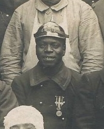 Quelques photos de soldats français avec des casques à pointe de prise - Page 3 250_0011