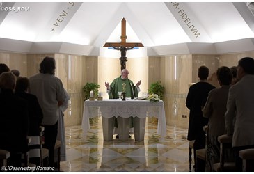  Pape François :" Se libérer de la vanité, qui corrompt nos âmes "  Messe_11