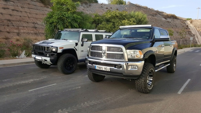 le Hummer H2 n'est pas si imposant que ça ..... 20160914