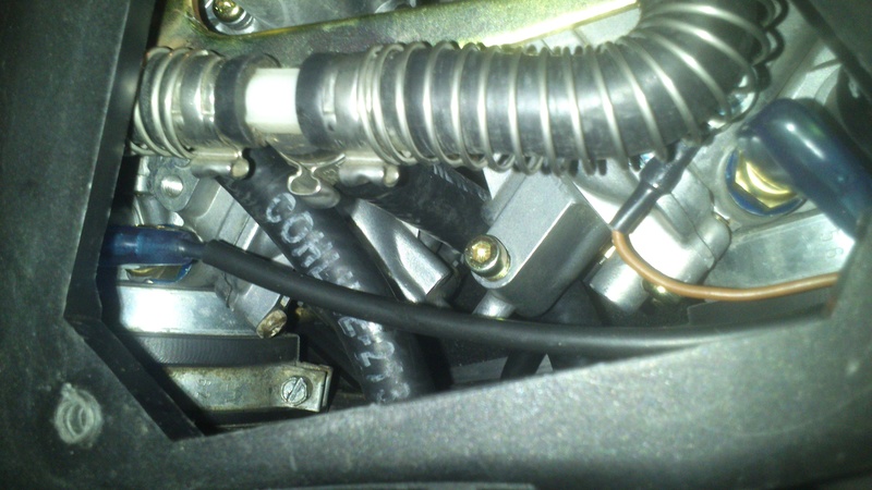 montage d'un kit réchauffage carburateur sur 950 adv Dsc_1716