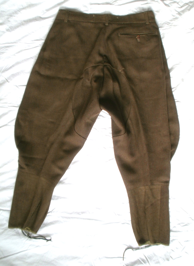 Pantalon culotte règlementaire, kaki mais un peu différent du modèle 1938 ... Pb070014