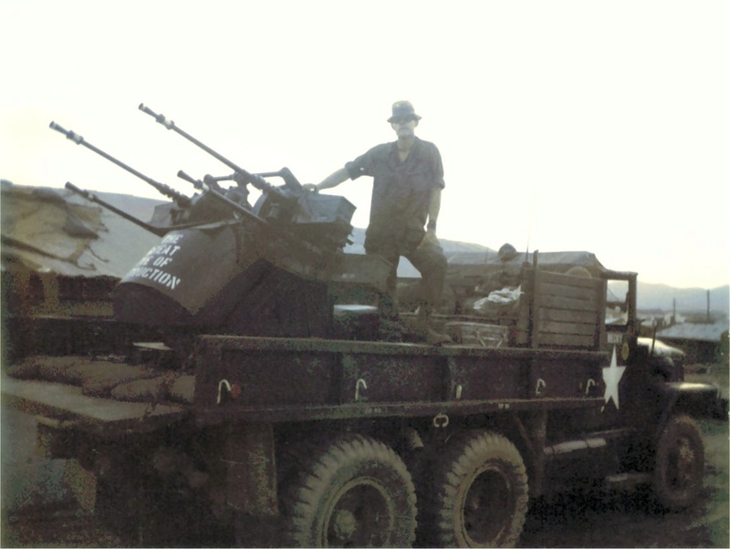 American US vietnam re-enactor Gun-tr10
