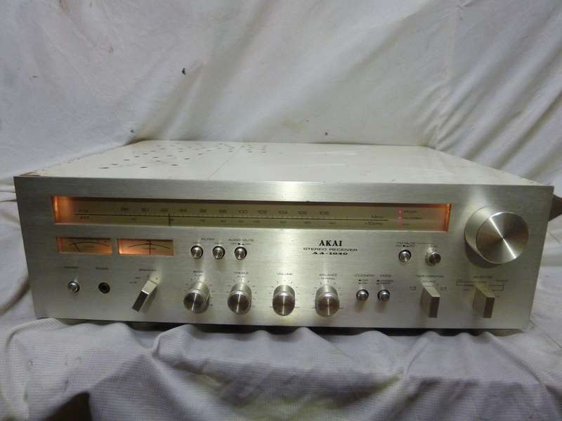Akai AA-1040 Stereo Receiver (Sold) P1030210