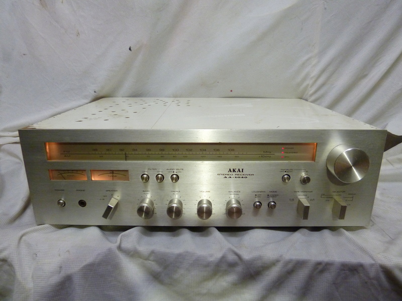 Akai AA-1040 Stereo Receiver (Sold) P1030213