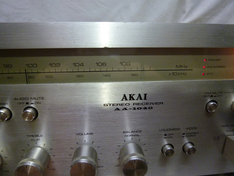 Akai AA-1040 Stereo Receiver (Sold) P1030214