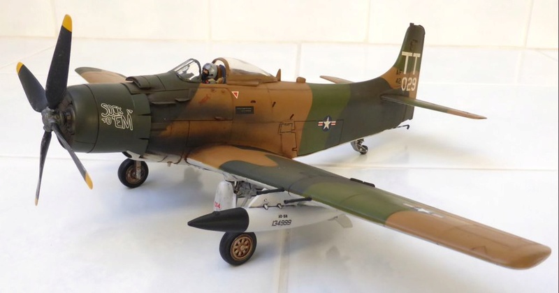 1/48 - AD-4 Skyraider - Tamiya - Page 2 Skyr7010