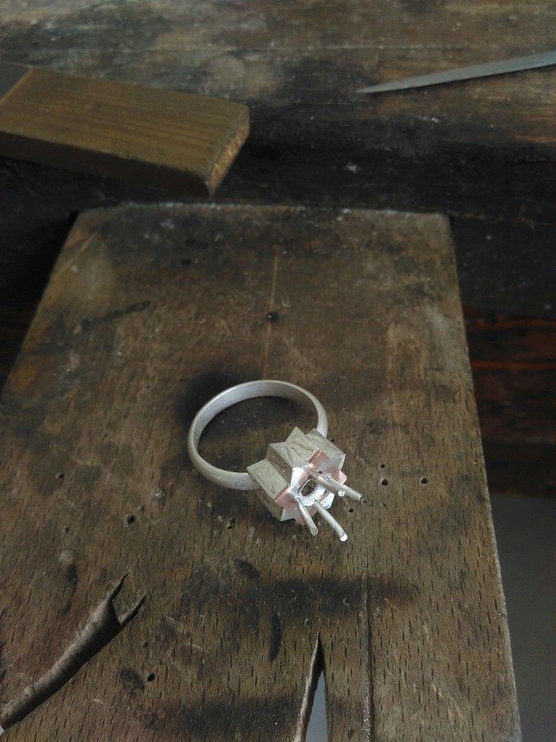 Bague piquante 810