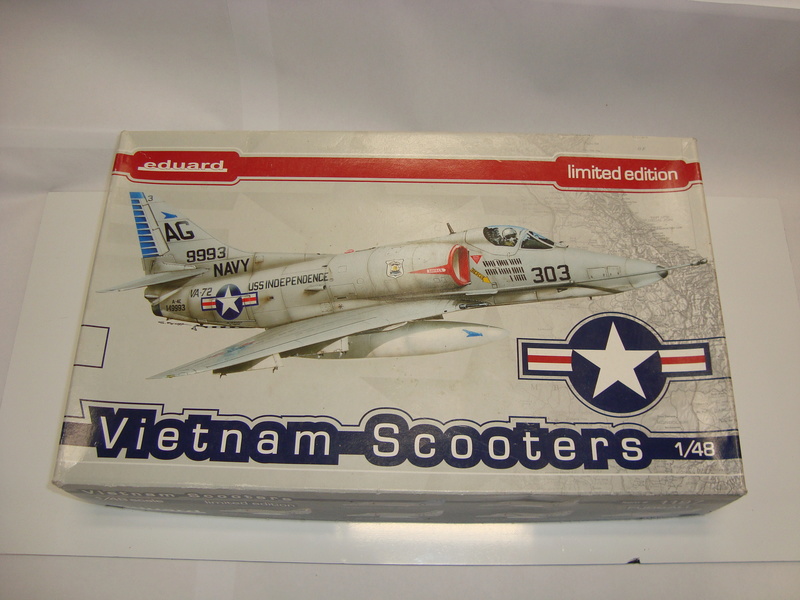 A-4 E Skyhawk - Vietnam - 1/48 Eduard - Pont d'envol fait, avion fini, accessoires de pont en confection. Dsc01818