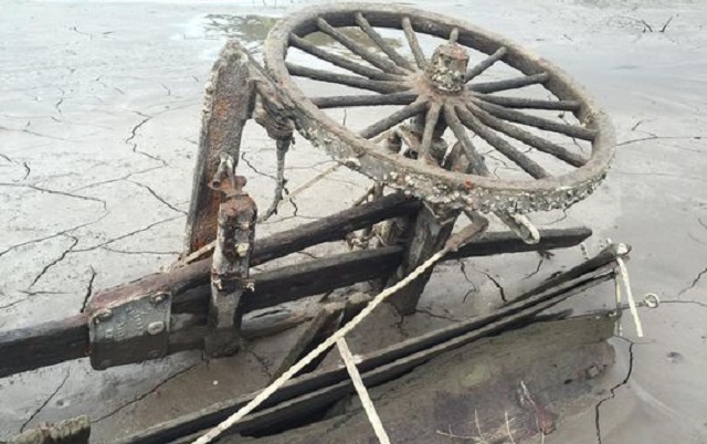 Un chariot du 19e siècle découvert dans un lac asséché du Far West Chario11