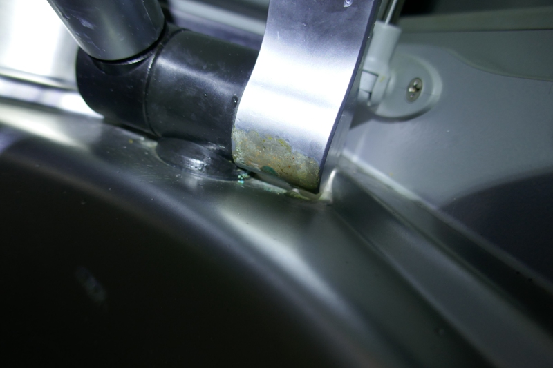 Expérience et test sur robinet de l’évier,ou comment expliquer que le fusible de pompe claque  P1010311