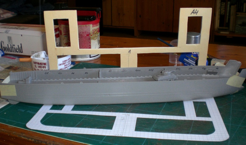 Fertig - Navy Landing ship medium, scratchbau von 1:144 nach 1:35, by oluengen359 00120
