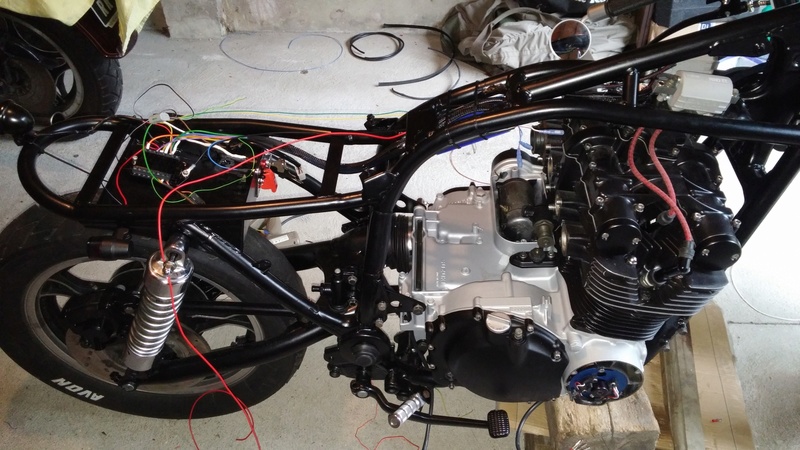 Aza project : GS 1100 G Brat Style - Page 2 20160611