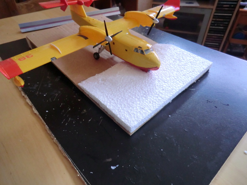 CANADAIR CL 415 Réf 80370 Dauphi54