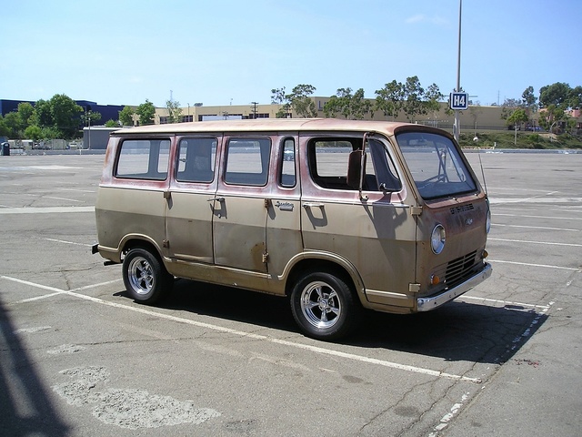 Russell's '66 Sportvan Deluxe - Page 3 P1010026