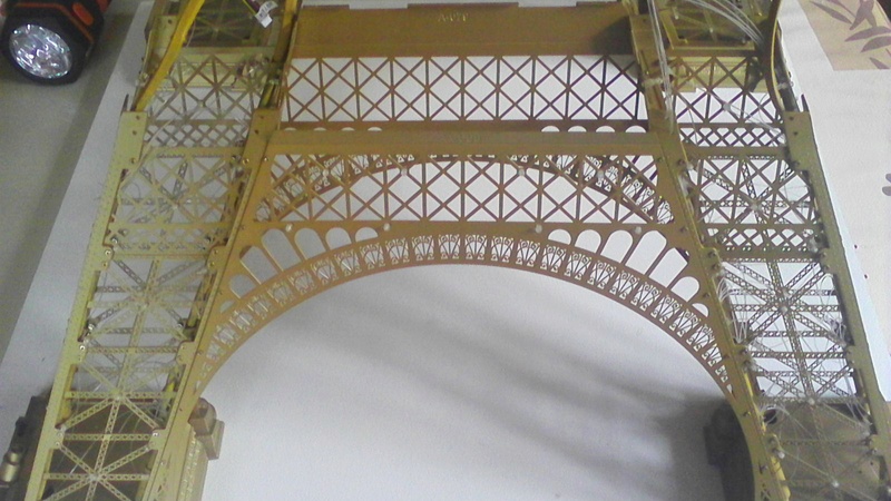 Tour Eiffel au 1/270 ème - Par "Ad'ell" Adeline - Page 12 H10