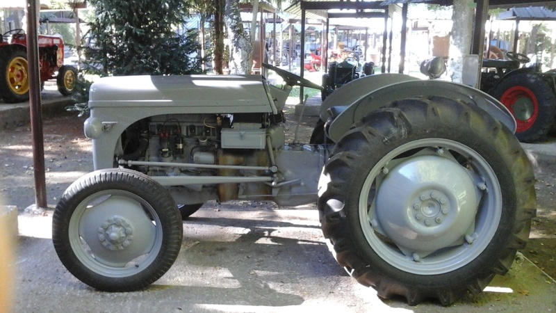 FERGUSON TE 20 "petit gris" 1/24e 20161015