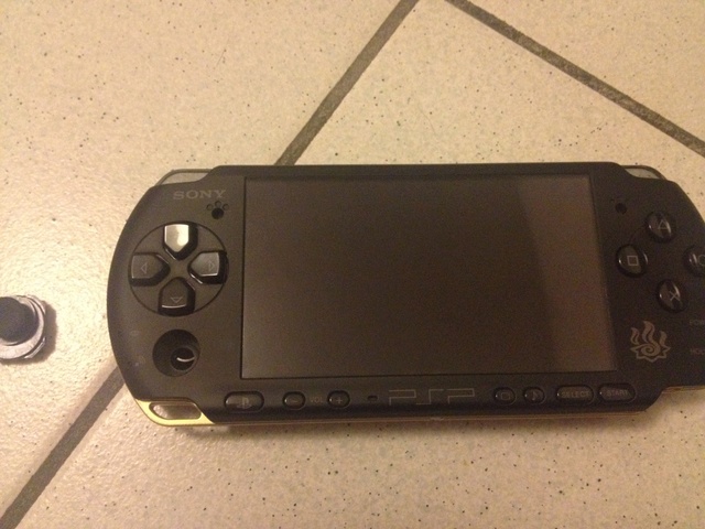 [VENDU] A réparer, PSP 3000 Monster Hunter Img_0715
