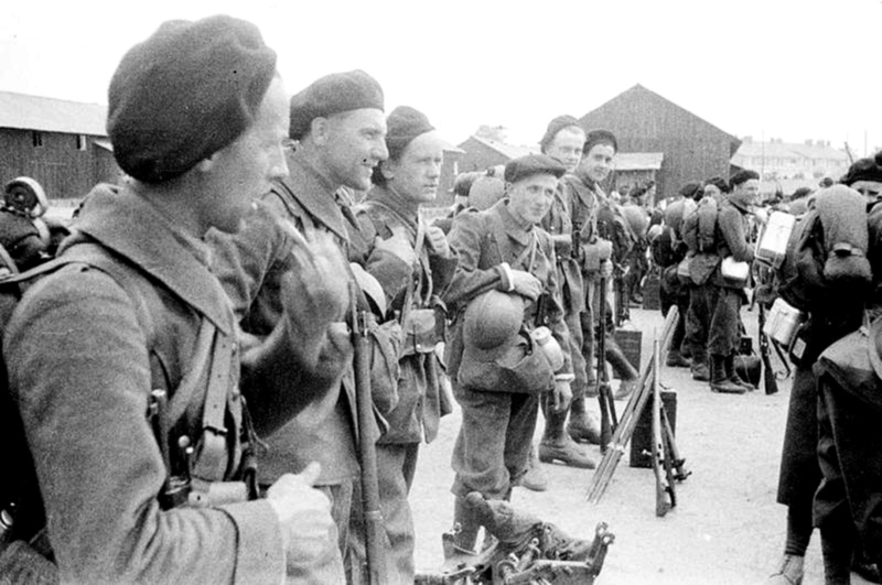 Armée britannique poncho cape dans l'armée française en 1940? F311