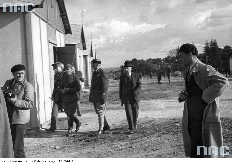 Armée britannique poncho cape dans l'armée française en 1940? Pic_1822