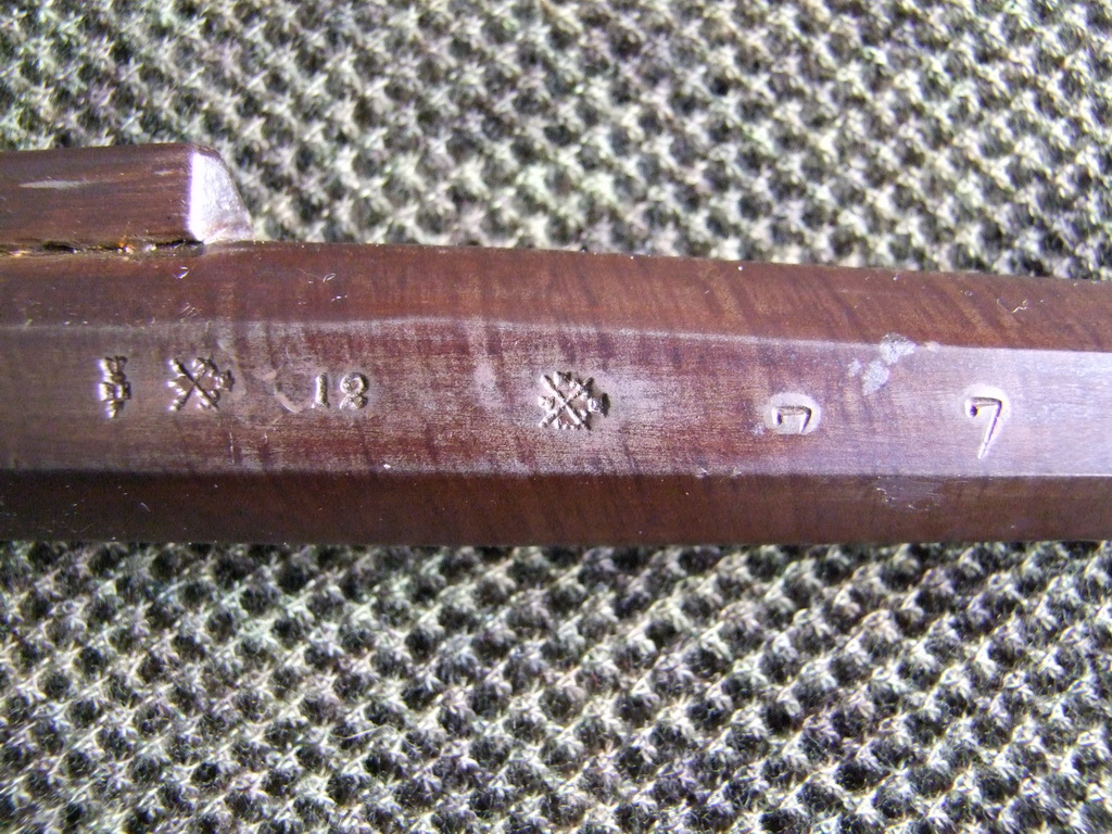 Besoin d'info sur la valeur d'un fusil Anglais (original) cal 12 PN à percussion Dscf5413