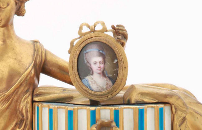 Collection : meubles et objets divers XVIIIe et Marie Antoinette - Page 6 Zzz210