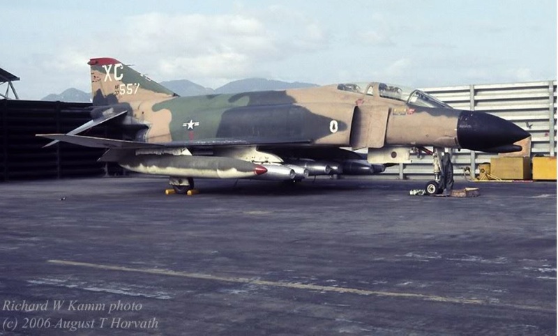 [Eduard] McDonnell-DouglasF-4C Phantom II "Nam 1968" - 1/48  - Page 11 Bodon10