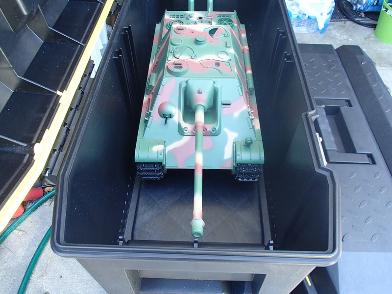 Tank travel/storage bins P9250311