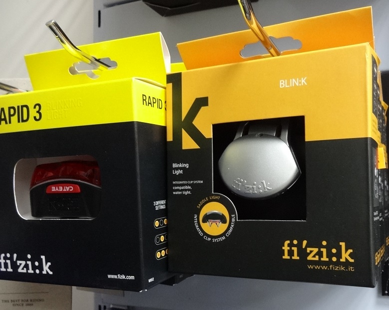 fi'zi:k BlinkingSaddle Light 座墊尾燈 (銀色) - HK$95 (工商業寫字樓包速遞) Dsc03513