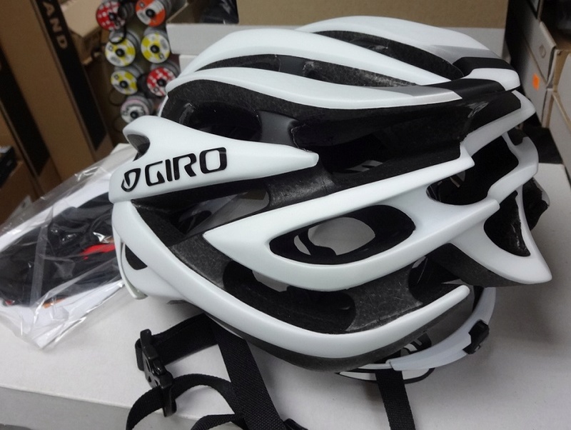 香港行貨! GIRO FATHOM 超輕頭盔 HK$960 (工商寫字樓包速遞送貨 Free delivery by courier for office address) Ogk_0311