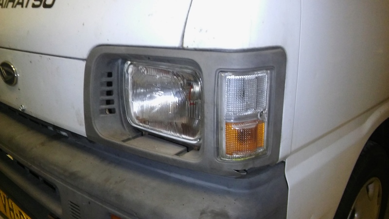 replacing headlight 1996 Hijet van 20160935