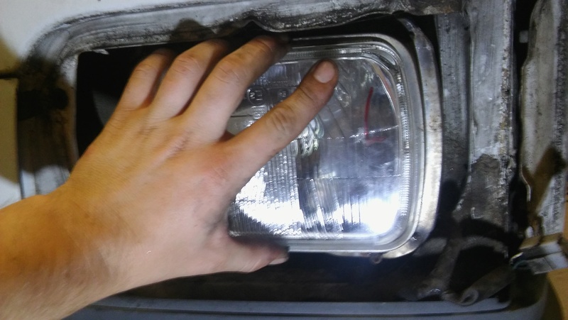 replacing headlight 1996 Hijet van 20160954