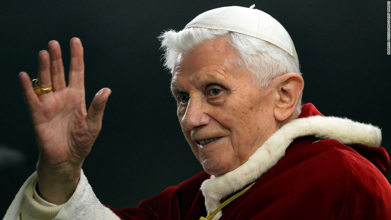 Papa Benedetto XVI semi-cieco dal 1994 13021110