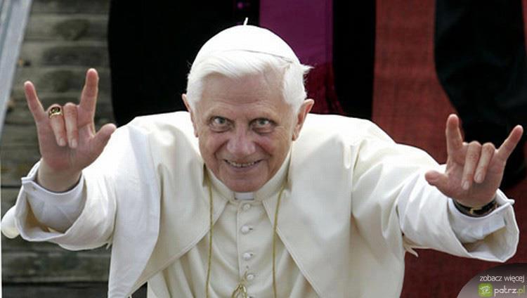 Papa Benedetto XVI semi-cieco dal 1994 Nazi-y10