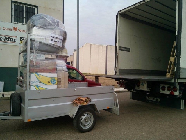 27 okt - 4 pallets met goederen aangekomen bij Villa Felis Transv30