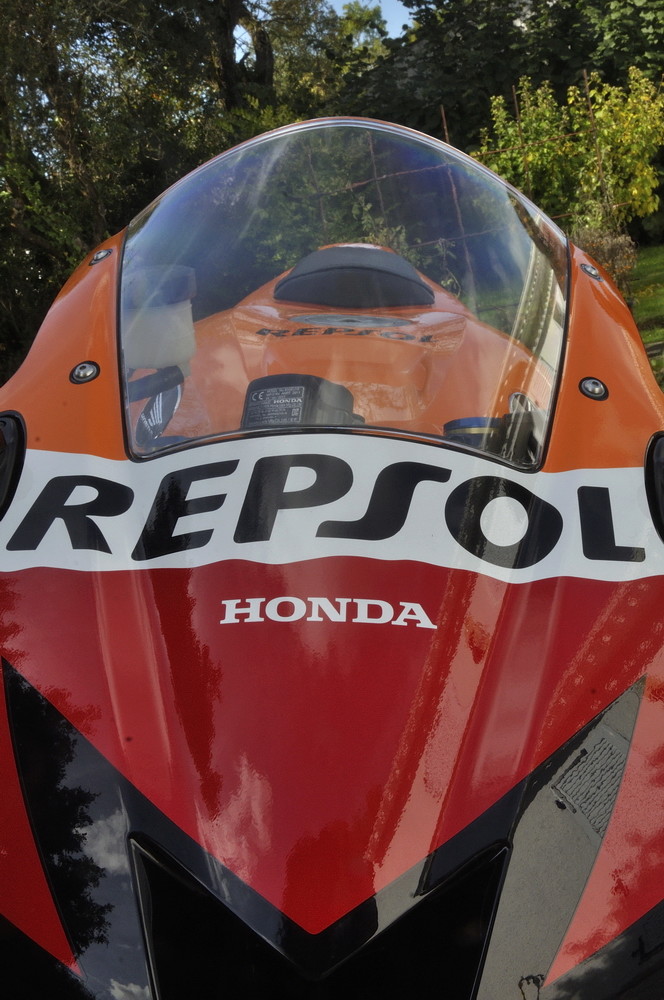 Une p'tite séance photo de ma belle ....  600 Repsol 0711