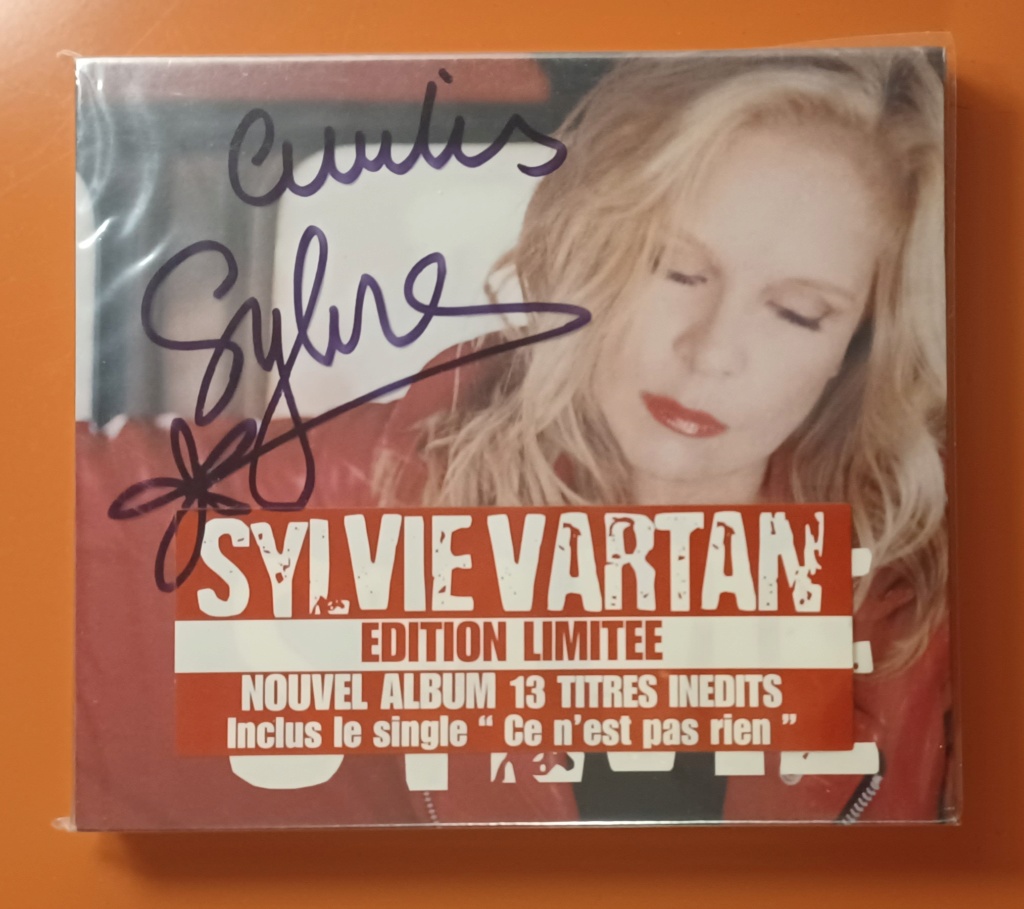 VARIANTE DE STICKER SUR LE CD "SYLVIE" DE 2004 20221124
